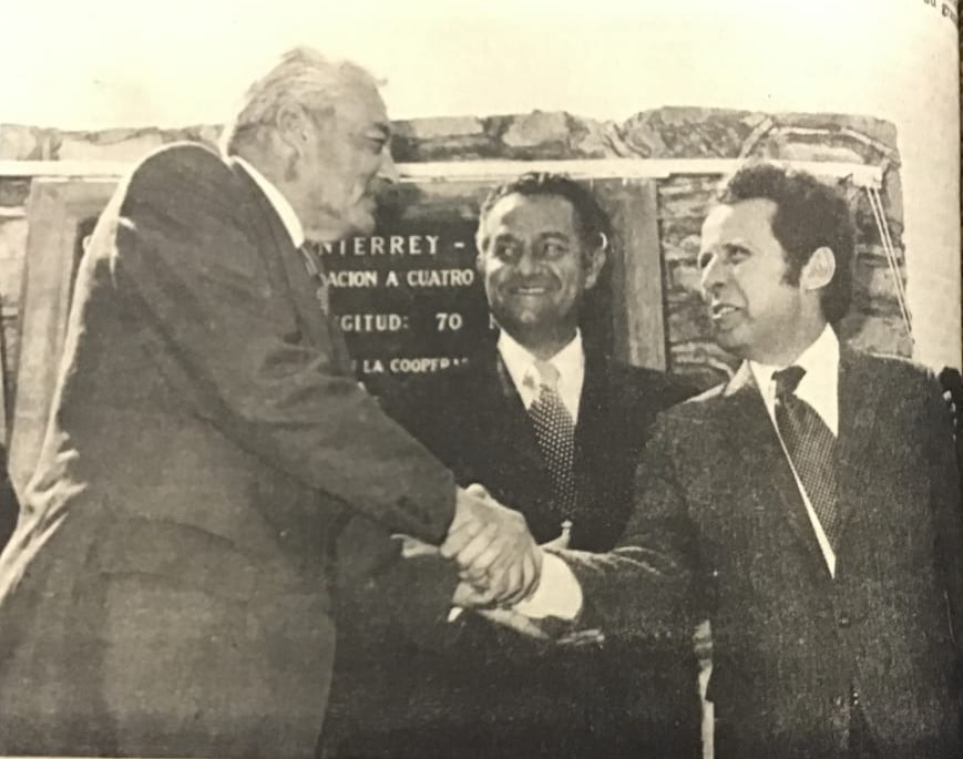 15 de febrero de 1975.- El Gobernador de #|Coahuila, Eulalio Gutiérrez Treviño, el Gobernador de Nuevo León, Pedro Zorrilla Martínez y el representante del Presidente Luis Echeverría, el Secretario de Obras Públicas, Luis Enrique Bracamontes, inauguran la carretera doble vía