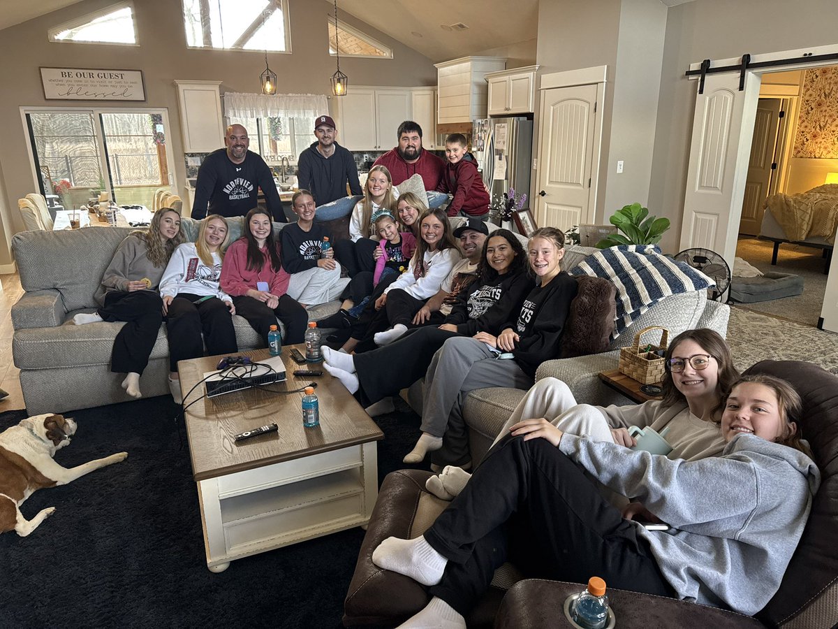 CoachKeyes43's tweet photo. Lady Knights watching semi state draw! 
#LadyKnightsBasketball 🏀🏀🏀🏀
@IHSAA1 https://t.co/LqQpYiytMF