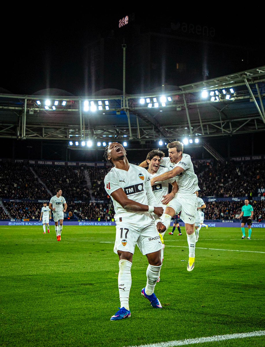 valenciacf's tweet photo. LARGIE SUPREME 

⚡ @LRamazani88 

#LevanteUDValencia 
#ADNVCF https://t.co/rx5KsOtwNJ