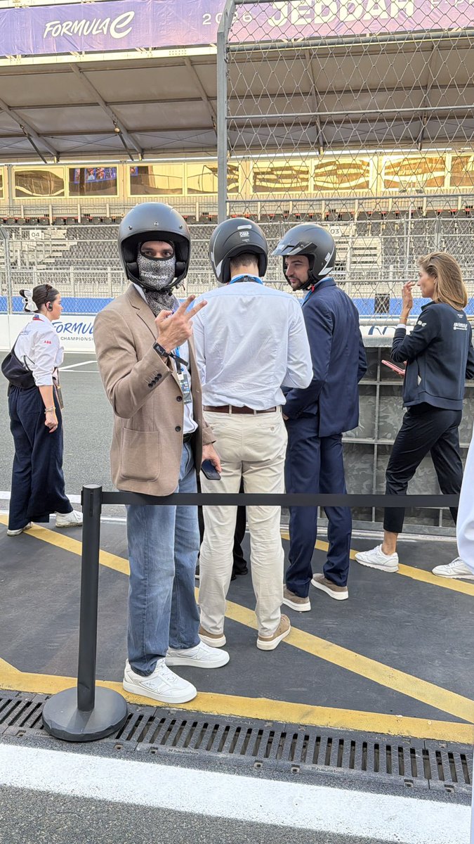 MansourAD's tweet photo. سعدت بلقاء السيد جيف دودز، قائد ملهم أعاد صياغة مفهوم رياضة المحركات عبر قيادة «فورمولا إي» نحو نموذج يجمع بين الابتكار والاستدامة والتقنيات المستقبلية، ليجعل السباق منصة عالمية للطاقة النظيفة تتجاوز كونه مجرد منافسة على الحلبة.

كانت أياماً مميزة في جدة، التقينا خلالها بشركاء التميز واستمعنا لأفكارهم، كما تعرفنا ��لى شركاء جدد نتقاطع معهم في الرؤية والطموح.

نطمح دائماً إلى مشاريع تتحدى قدراتنا وتسهم في تطوير ونجاح المشاريع الرياضية على مستوى الشرق الأوسط.

I was pleased to meet @JeffFormulaE, an inspiring leader who has reshaped the concept of motorsport by steering @FIAFormulaE toward a model that combines innovation, sustainability and future technologies, making racing a global platform for clean energy beyond being just an on-track competition.

It was a memorable time in #Jeddah, where we met distinguished partners, listened to their ideas, and connected with new partners who share the same vision and ambition.

We always aspire to projects that challenge our capabilities and contribute to the development and success of sports initiatives across the Middle East.