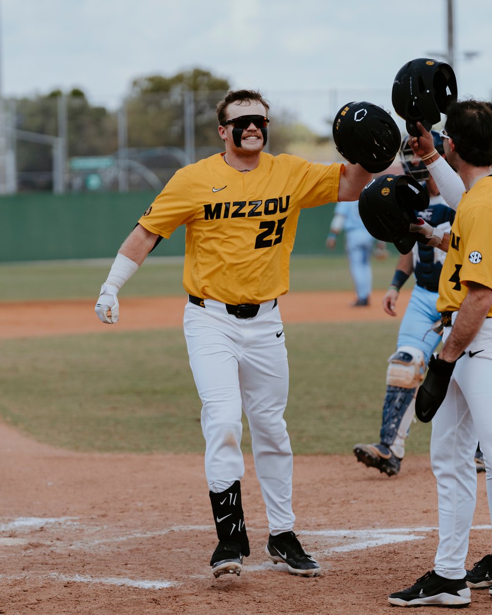 First long ball of the year goes to <a href="/JWoita1/">Jase Woita</a> 💪

#MizzouNOW