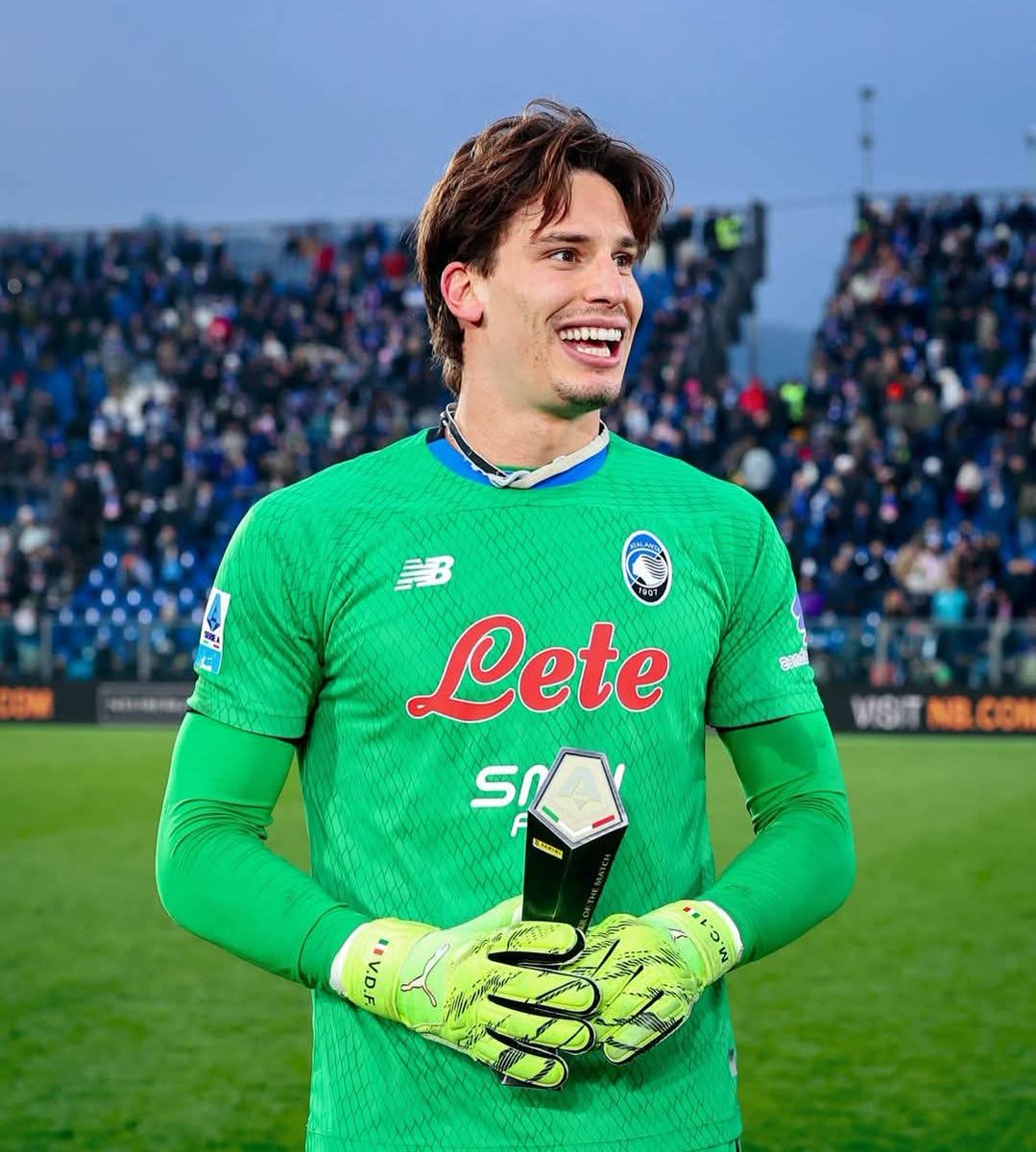oltsport_'s tweet image. 33 matches played.
107 saves.
3 out of 4 penalties saved.
14 clean sheets.

Marco Carnesecchi of Atalanta. 

One of the most in form goalkeepers in the world 🧤