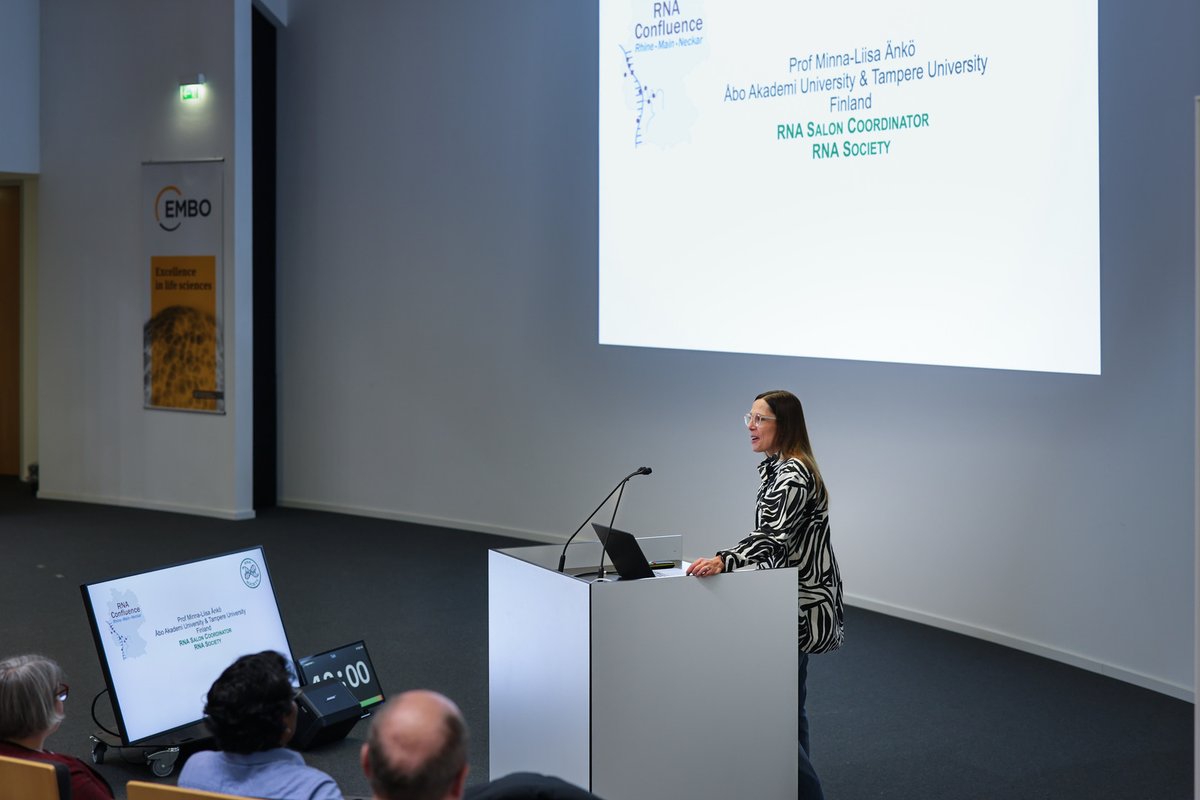 EMBL_RNA_Club's tweet photo. 1st RNA Confluence - of the scientists, by the scientists, and for the scientists  What started as a simple idea grew into a vibrant one-day meeting that brought together the regional RNA community for an exciting day of science, discussion, 1/7 https://t.co/TyOLhA8gAT