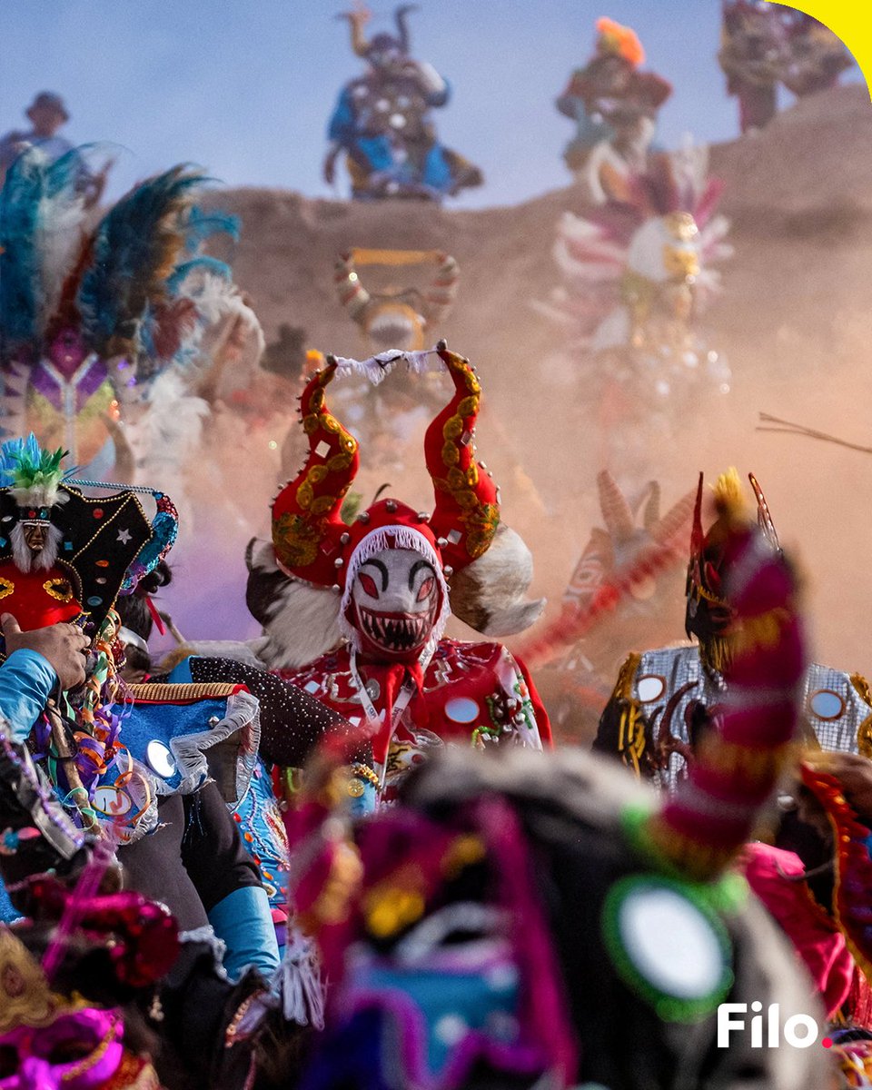 🎭 Miles de personas vivieron la tradicional Bajada de los Diablos Jujuy

🔥 Más de 350 diablitos bajaron del cerro cumpliendo el ritual del "desentierro" y dando inicio al festejo. 

✨ El mojón, un altar de piedras, se encuentra en lo alto del cerro y al descender los diablos