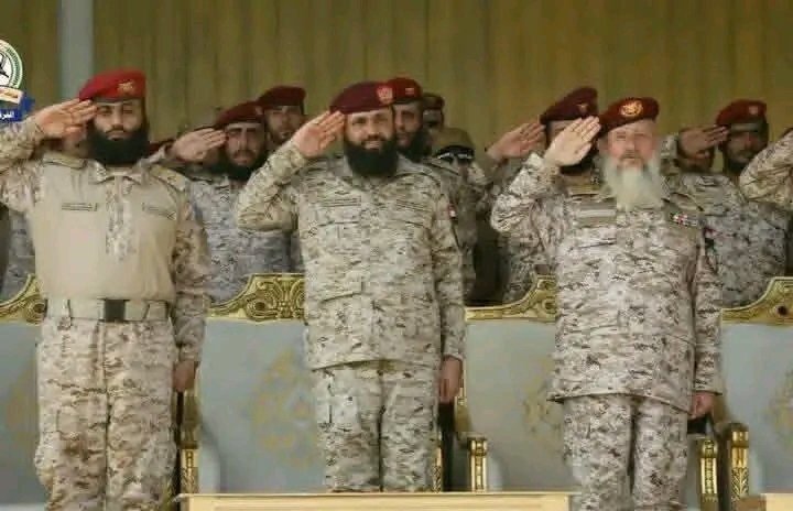 لا أحد يدري كيف تحول السلفيون من طلاب علم ودعاة للتوحيد إلى قوات عسكرية لحماية مصالح المملكة والترويج للترفيه والشذوذ والخيانة والتطبيع والفتوى للقتال باستماتة للدفاع عن الكفر والرذيلة تحت مسمى طاعة ولي الأمر بقيادة محور ابستين والدفاع عن الصحابة في أمريكا وإسرائيل . #علي_المهري