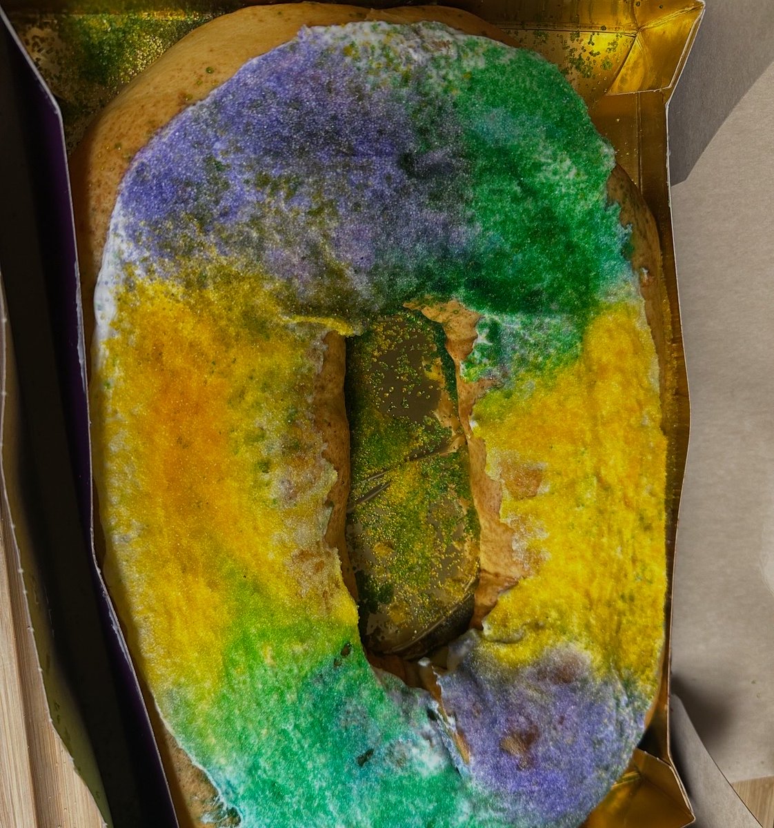 laylaslog's tweet photo. I had the most amazing Valentine’s Day with the love of my life! Leif surprised me after work with flowers and the ultimate treat—a King Cake from my favorite bakery in NOLA! 👑🍰 #valentinesday #love #couple #lovelife https://t.co/llojDM9kfZ