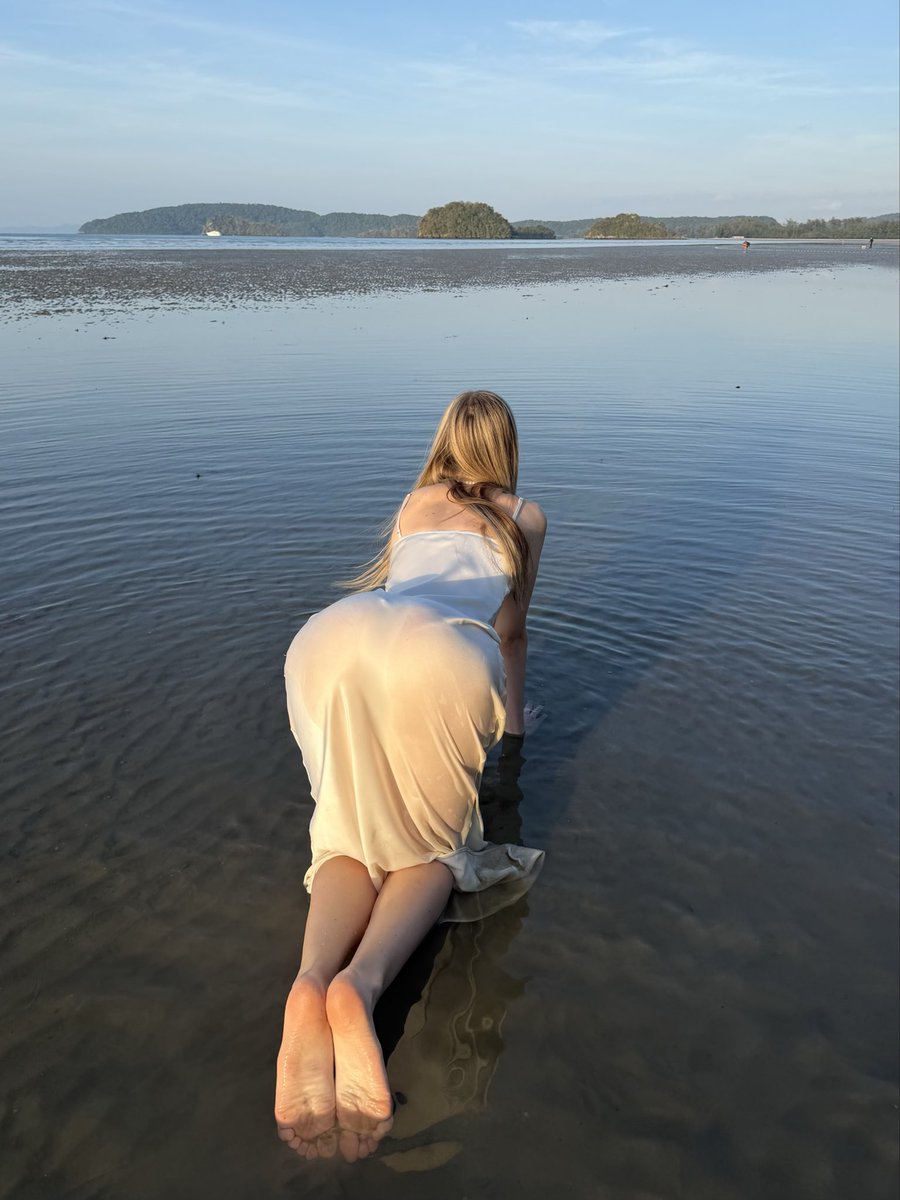 upirelaa's tweet photo. wataa chudai piperrockelle feet https://t.co/CN4We5FAiI