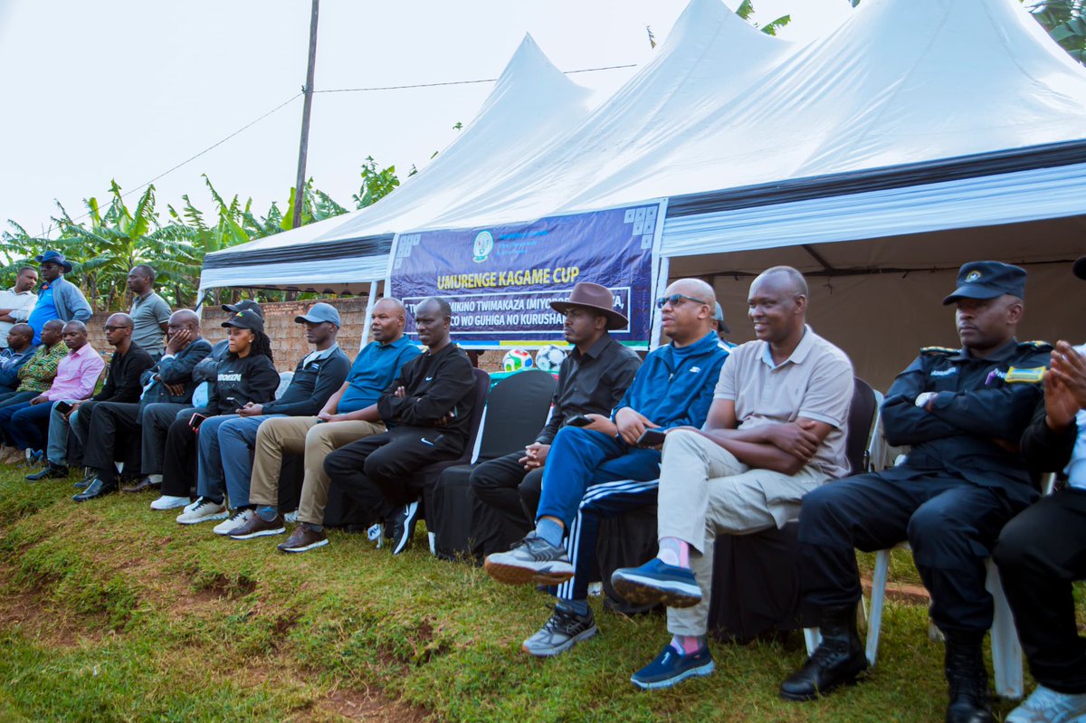 KayonzaDistrict's tweet photo. Amakipe y’Imirenge ya Mukarange (abagabo) na Murundi (abagore) ni yo azahagararira Akarere ka Kayonza mu mikino y’umupira w’amaguru ku rwego rw’Intara @RwandaEast mu irushanwa #UmurengeKagameCup2026 . Turabifuriza kuzaduserukira neza no gukomeza kugaragaza impano n’ishyaka! https://t.co/uTGlYnKRwc