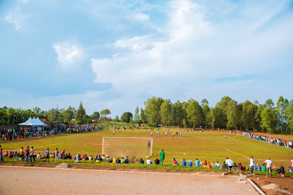 KayonzaDistrict's tweet photo. Ni nyuma yo gutsinda imikino ya nyuma y’iri rushanwa aho ikipe y’Umurenge wa Murundi yatsinze igitego 1-0 Ndego naho Mukarange itsinda 2-1 Rukara mu mikino yebereye ku kibuga cya IPM mu Murenge wa Muarange kuri iki cyumweru. https://t.co/TZ8hd28Ljy