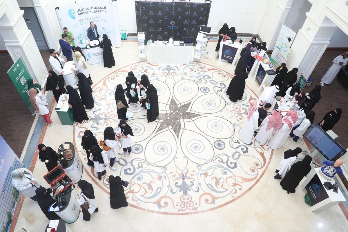 taibahu's tweet photo. #جامعة_طيبة تنظم اليوم
اليوم العلمي
"رحلة الكلمة بين التحدي والتمكين"
 الذي ناقش
مستجدات التشخيص والتأهيل
في اضطرابات السمع والنطق والكلام
وعزّز تمكين الأسرة
كشريك رئيس في المسار العلاجي
بمشاركة مختصين وجهات صحية وتعليمية
إلى جانب عيادات مسحية
واستشارات مباشرة
ومعرض توعوي مصاحب. https://t.co/acRCYVrWTE