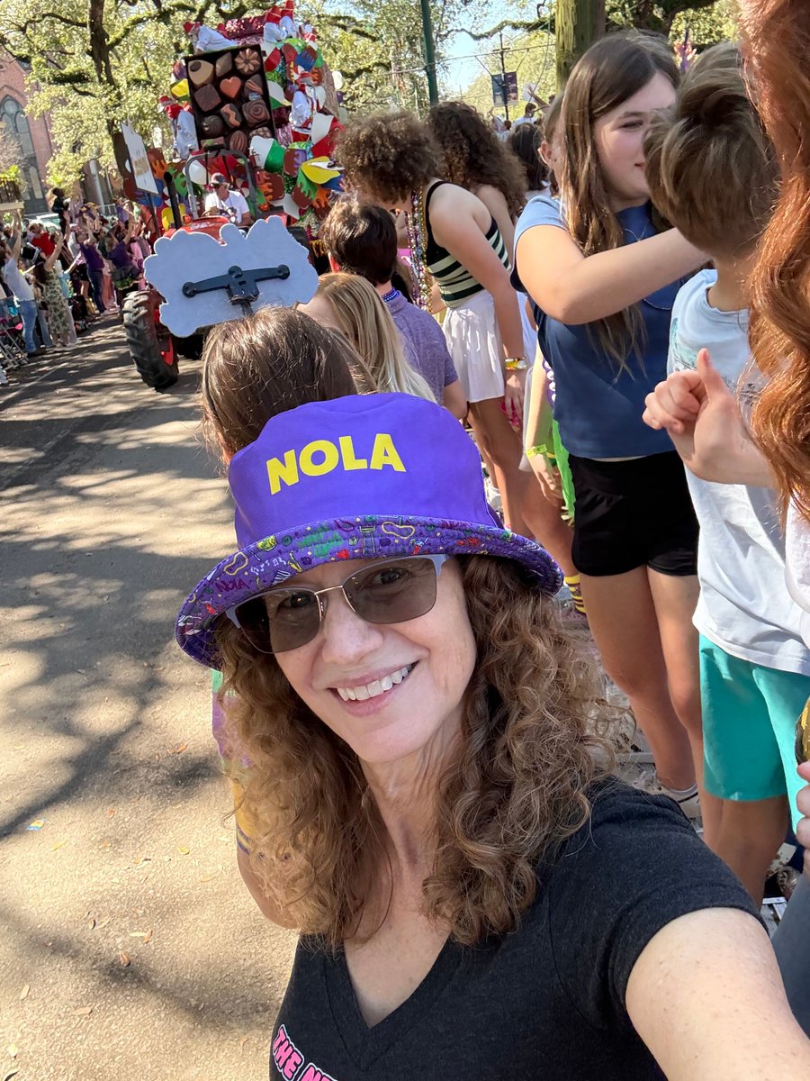 Laura Cayouette tweet media