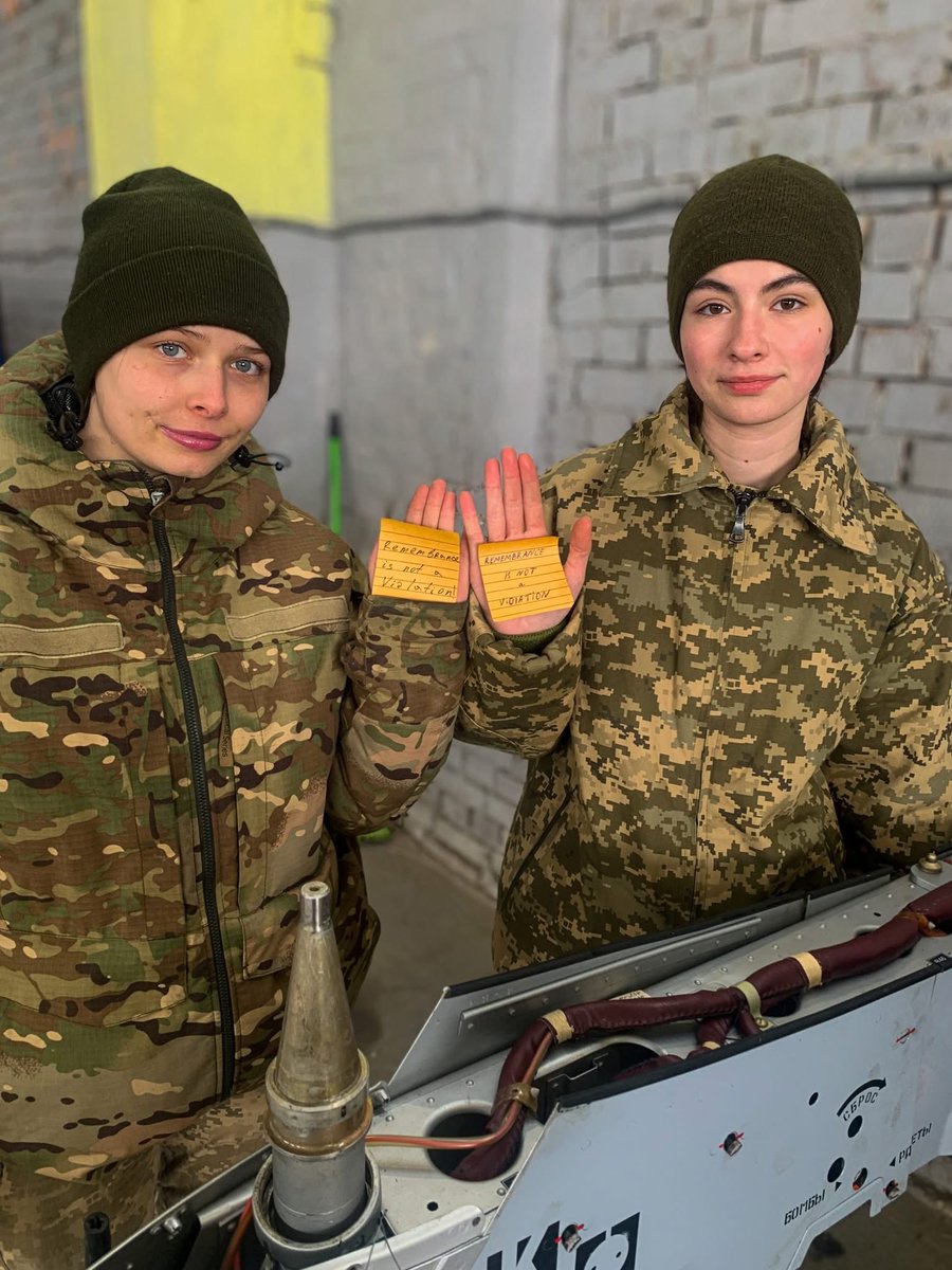 UAAirforce's tweet photo. Актуальні фотографії пілотів та персоналу 203-ї навчальної авіаційної бригади імені Владислава Рикова. На знімках літаки L-39, на жаль, точну модифікацію (C/ZA/M1) визначити неможливо. Актуальність фото підтверджують олімпійські гасла, помітні на зображеннях. https://t.co/mVPQ9L2ilN