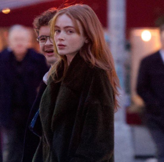 my tl is being blessed with this picture right now. she looks so good