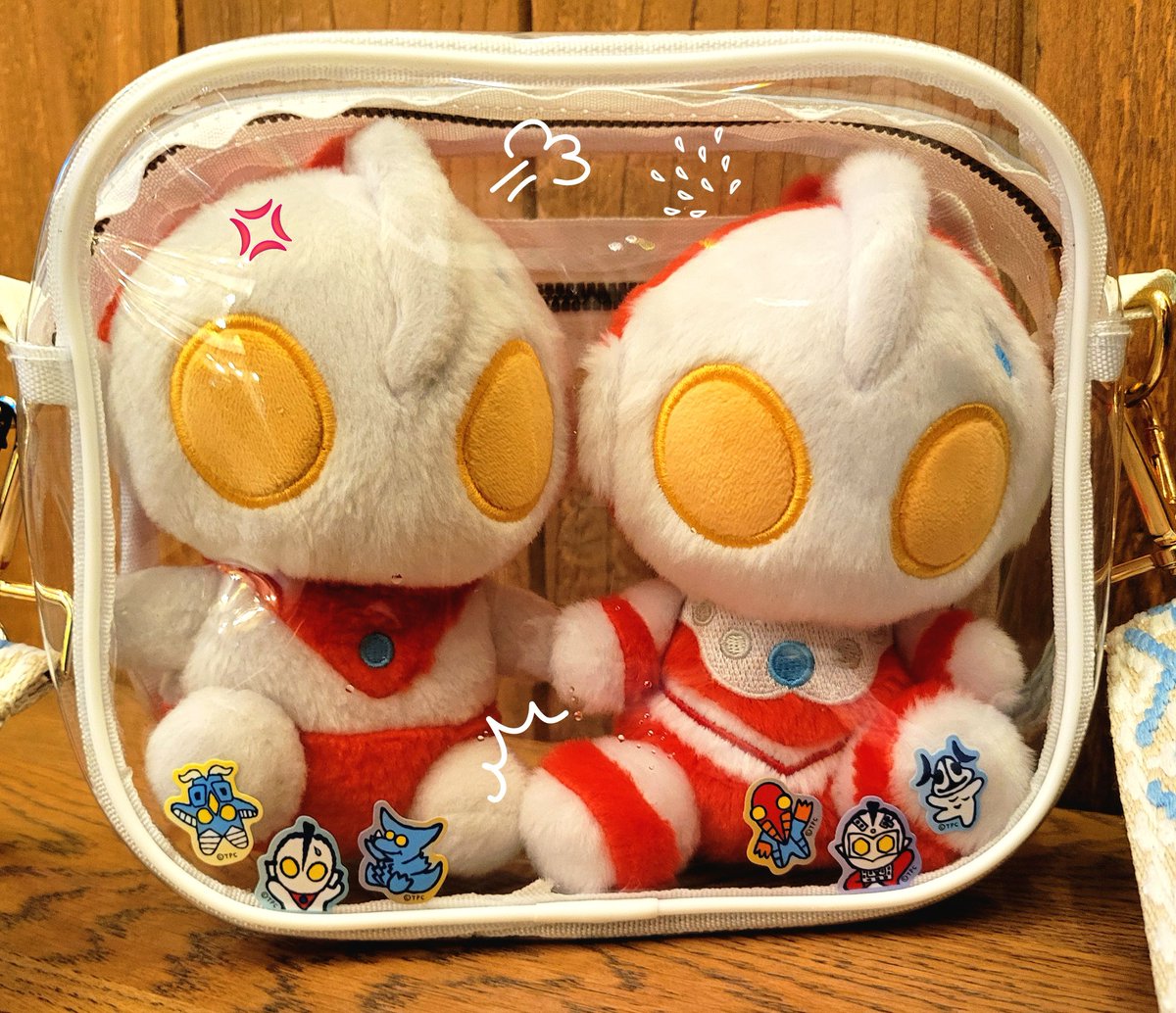 マン:「足どいて兄ちゃん!」
ゾ兄:「ごめん！このバッグ狭すぎて足伸ばしたい!」

ꐦ( •̀ ᴖ •́ ) ヾ(_ _。）

#M78ふわふわが集まるタグ
#ふわふわといっしょ