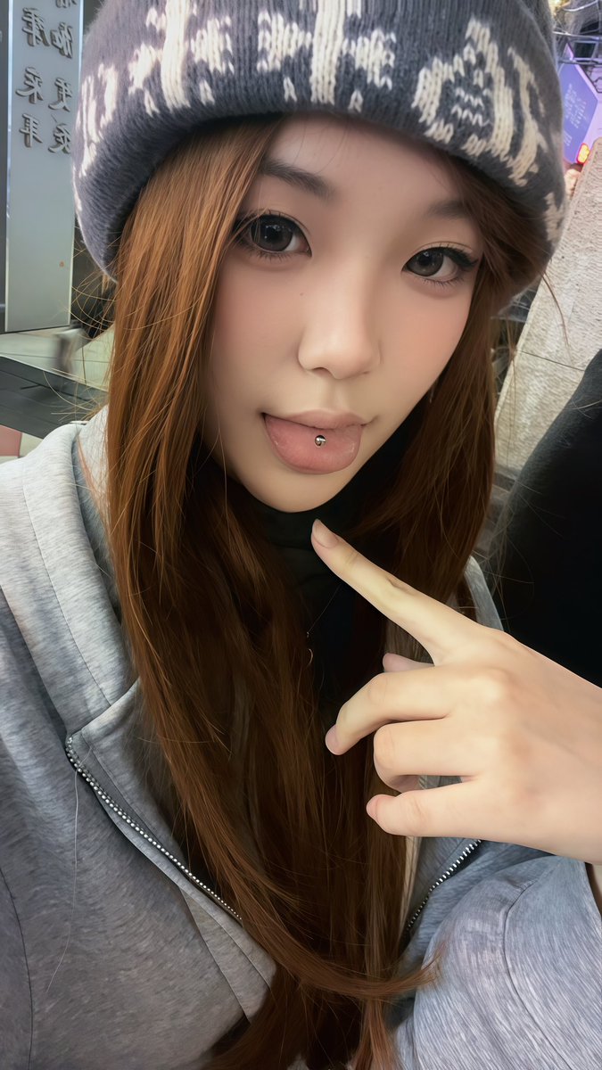 SebastianBuny11's tweet photo. 宝宝我愿意为了你卸掉美甲…
#四爱女s https://t.co/wGHtD0VcSp