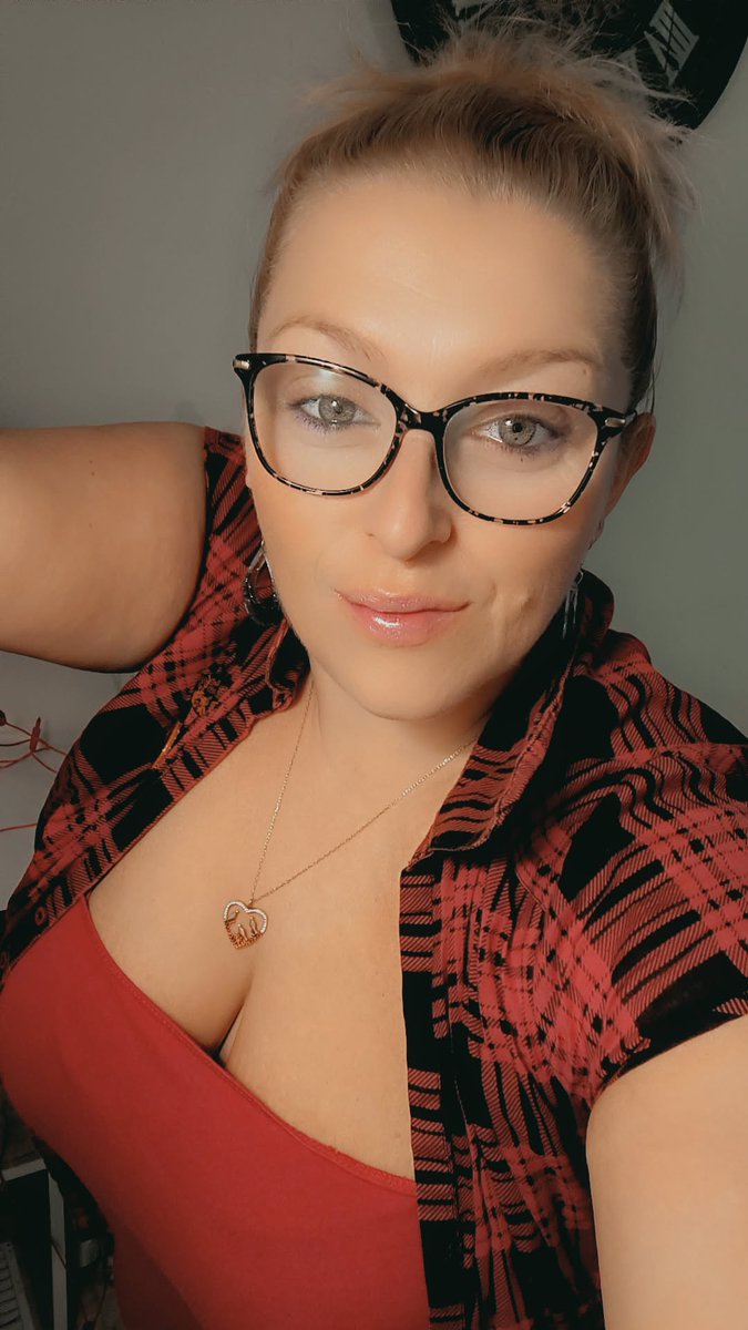 Comment ça va mes choup's 💋 
On termine le week ensemble .. 
25 🔃 + 💝 je te montre comment je suis excité en suivant la ⤵️⤵️⤵️