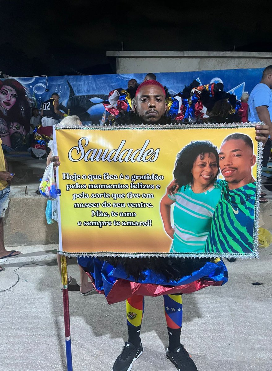 Cabelo vermelho nem sempre é amor, já tiraram esse sentimento, o ódio é oque sobrou… 💔🖤😭😭😭😭 
Te amo minha preta, tá difícil demais sem vc aqui 😭😭😭😡😡😡😡😡😡😡