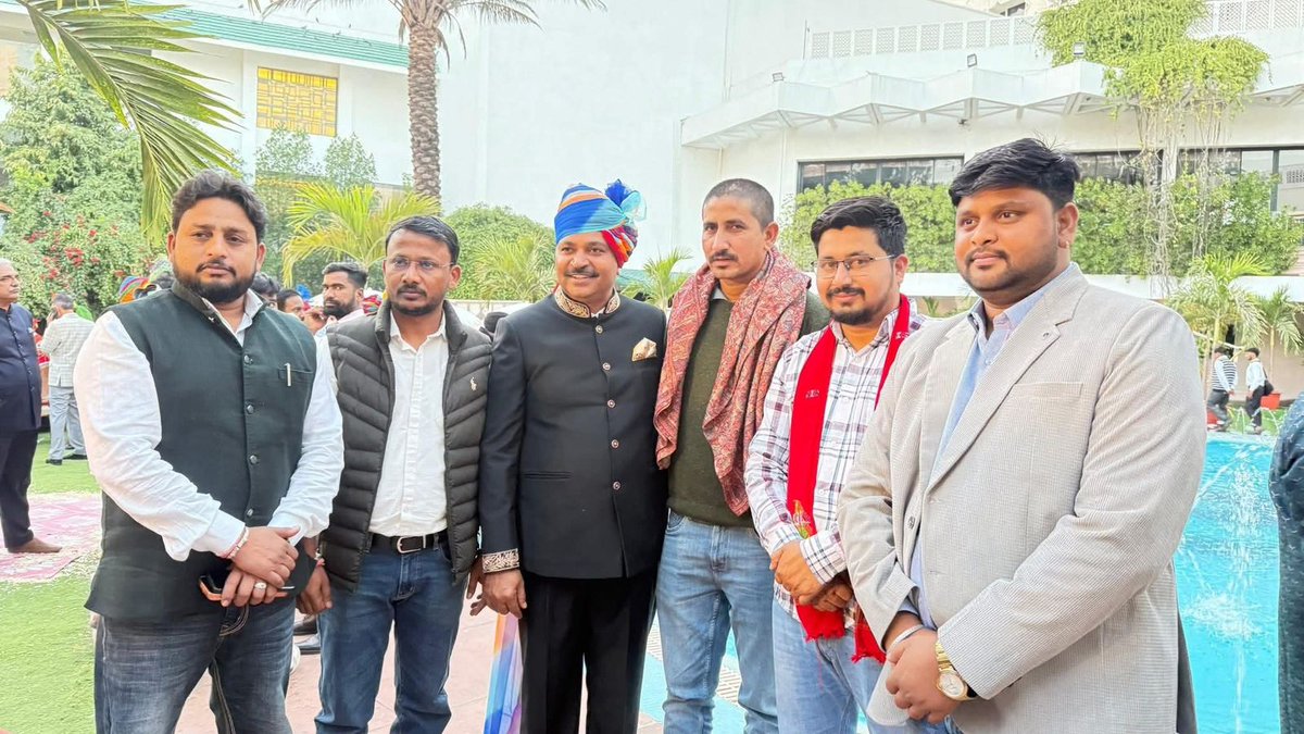 राजस्थान विधानसभा के प्रतिपक्ष नेता टीकाराम जी जुली की सुपुत्री के विवाह समारोह में साथी विधायकगणों के साथ सम्मिलित होकर नवदंपति को शुभकामनाएं दी। माँ प्रकृति से प्रार्थना है कि उनका दांपत्य जीवन सुख, समृद्धि एवं मंगलमय हो।

<a href="/TikaRamJullyINC/">Tika Ram Jully</a> <a href="/MlaThawarchand/">Thavar Chand Meena</a> <a href="/mla_umesh_aspur/">MLA Umesh Damor</a>