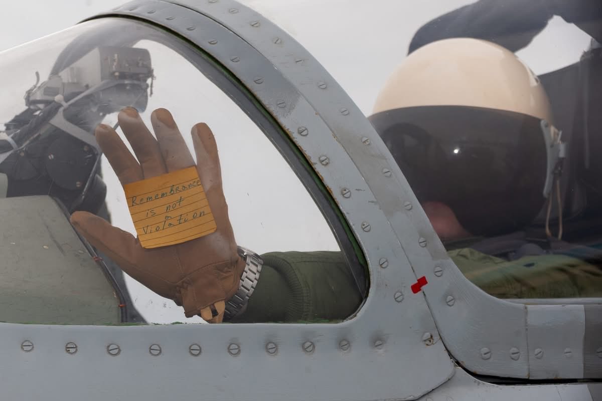 UAAirforce's tweet photo. Aktuální fotografie pilotů a personálu z 203. výcvikové letecké brigády “Vladyslav Rykov”. Letouny na fotografiích jsou L-39, bohužel nedokážeme určit typ (C/ZA/M1) Aktuálnost fot lze potvrdit olympijskými vzkazy.

#L39 #Albatros #ZSU #SupportUkraine https://t.co/M3T4KkE8mD
