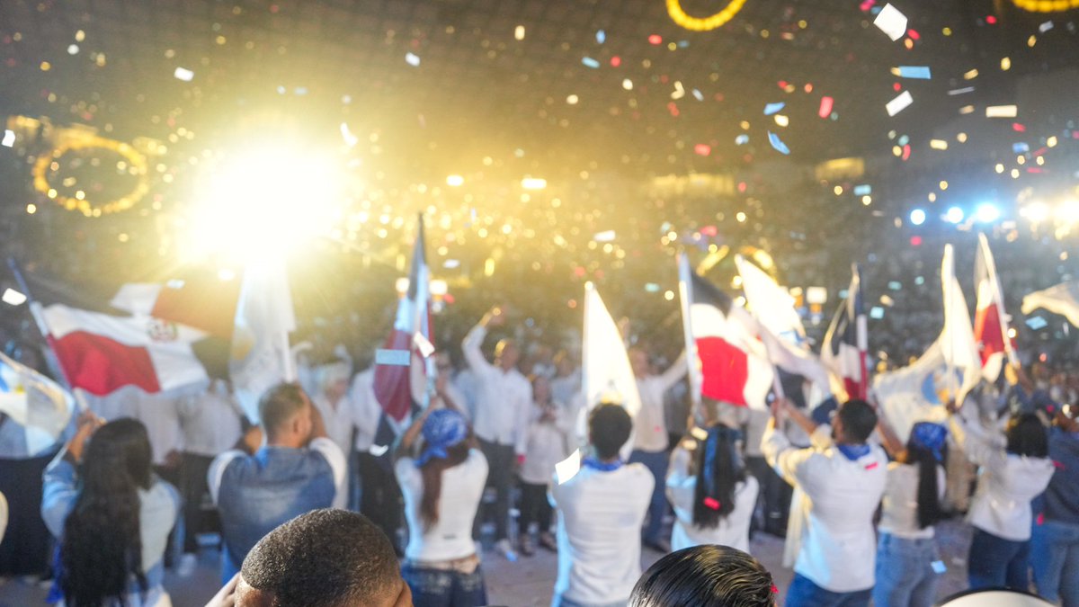 itobisono's tweet photo. Hoy, desde Santiago, celebramos 11 años del @PRM_Oficial; 11 años de compromiso, trabajo y crecimiento junto a nuestra gente.

Seguimos firmes, construyendo una mejor República Dominicana junto al presidente @LuisAbinader. 🇩🇴 https://t.co/sStT2ZdQcy