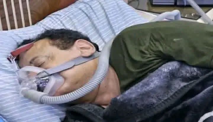 لن تموت اختناقا ومرضا ياصديقي فهناك بشرا واحرار حتى وان ضاقت الدنيا بالبشر والأحرار ستكون بخير لآن قلوب الكثيرون من محبيك تدعوا لك وتنتظرلك الحياه ليستمرفيهم الأمل  
نناشد الانسانيه والرحمه لكل من مازالت فيهم هذه الفضائل بتقديم الدعم الإنساني لك 
كل التضامن والوفاء لك