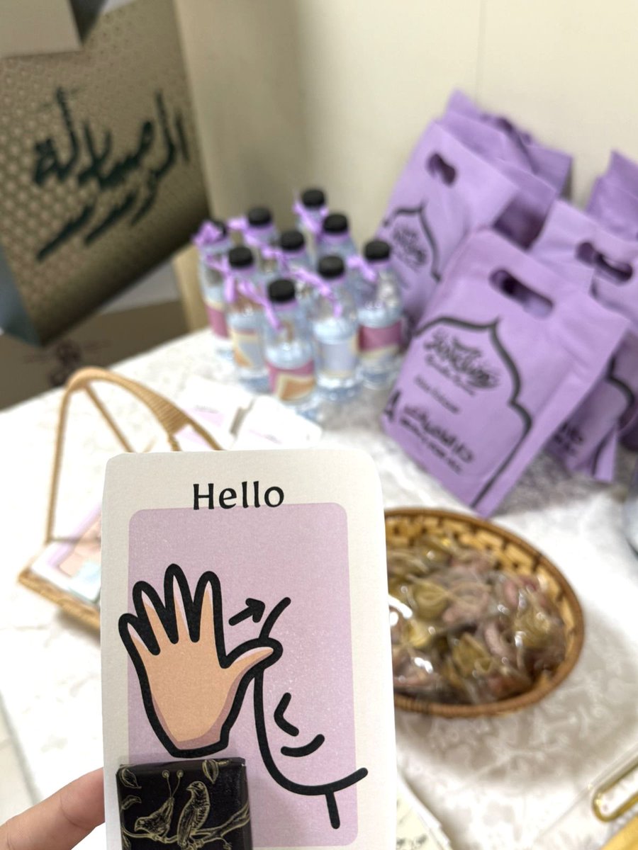 حققت وحدة من أهدافي في كلية الصيدلة ❤️💕

ورشة عمل لغة الإشارة 🤟🏼 #عالم_بلا_صوت ✨
بالرغم من ضغط الوقت إلا انها الحمدلله كانت فعالية ناجحة تعلمنا فيها الأساسيات 
سعيدة بالناس الي حضرت عشان يتعلموا حاجة جديدة 🫶🏼
شكرًا لكل شخص ساعدني و وقف معايا عشان نطلع بهذا الشكل الرائع 🥰🤍