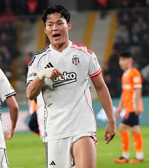 futbolarena's tweet photo. Hyeon Gyu-Oh: "Beşiktaş benim kaderim. Beşiktaş benim mutluluğum." https://t.co/P90HSLiPdI
