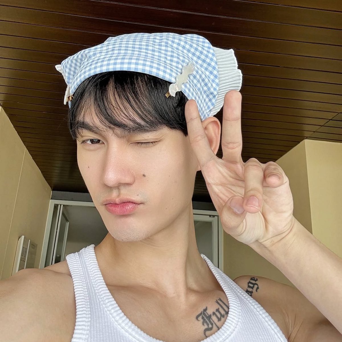 น้องเพวเก่งมากนะ ไม่ว่าจะลุคอะไรที่อยากแต่งชีก็จะแต่ง ตอนนั้นชอบน้องเนยก็แต่งตัวน่ารัก ตอนนี้เทรนใส่สไบถึงจะมีความ feminine น้องเพวก็กล้าที่จะทำคนที่ทำด้วยใจรักอ่ะ✨🫵🏻He knows exactly what he’s doing, and he does it in his own way — and that’s what makes him so amazing.