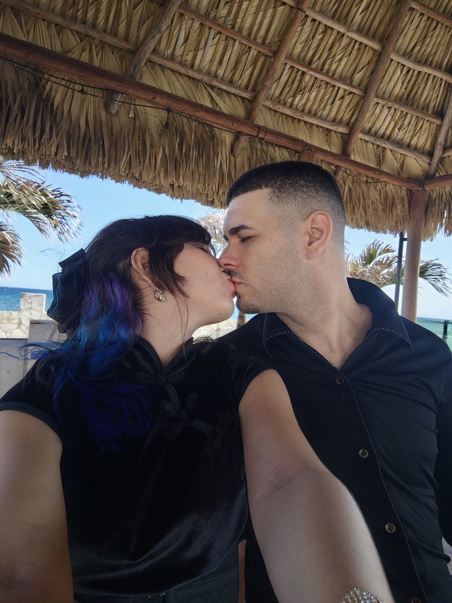 Blue Laurita💙❤ tweet media