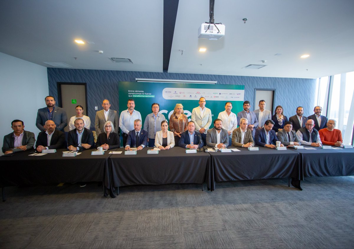 CANACOPUEBLA1's tweet photo. La Cámara de Comercio, Servicios y Turismo de Puebla, como organismo de representación empresarial, a través de su presidente, Manuel Flores Fernández, participó en la conferencia de prensa encabezada por el Consejo Coordinador Empresarial, donde manifestamos nuestro firme rechazo a los recientes hechos de inseguridad ocurridos en Puebla.

Reiteramos nuestra responsabilidad institucional de defender al comercio organizado y de alzar la voz ante cualquier situación que afecte la estabilidad, la inversión y el empleo en nuestro estado.

Hacemos un llamado a la unidad y a la construcción de un frente común entre sociedad, iniciativa privada y autoridades para fortalecer las acciones contra la delincuencia y garantizar condiciones de seguridad para Puebla.