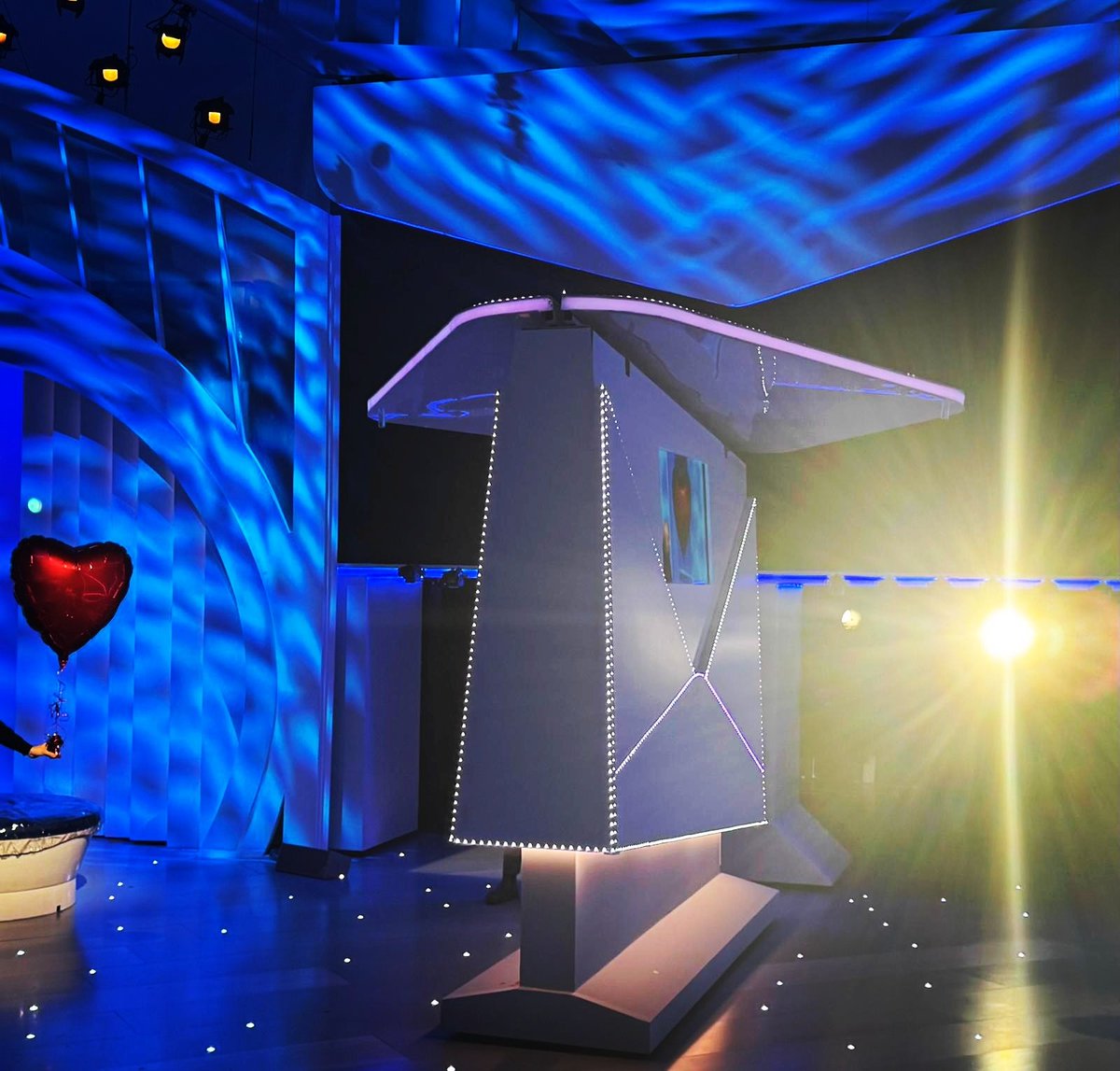 daqstudio's tweet photo. Studi Titanus-Elios in Roma
C'è Posta per Te 2026 ed. 29
Ideazione scene: DangeloQuerzola -DAQstudio di Lucia D'Angelo e Cristina Querzola
Conduzione:Maria De Filippi
Produzione:Fascino pgt
Regia:Paolo Carcano 
Dop:Marco Vignanelli 
#DAQStudio #CePostaperTe #BACKSTAGE #peopleshow https://t.co/Zdr61s70Q3