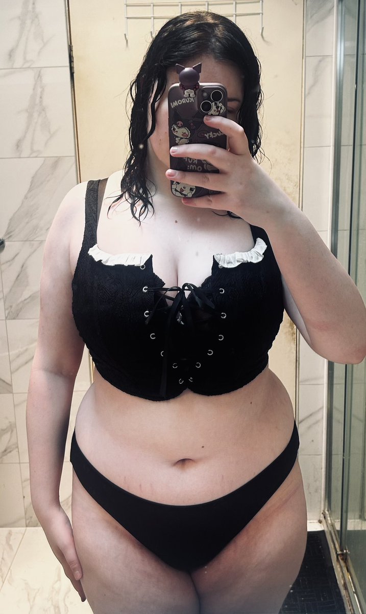 3-4 months of weight loss progress! currently -30lbs/15kg (ish)

do you notice a difference? 🥺 it’s really hard for me to tell cause I have the worst body dysmorphia