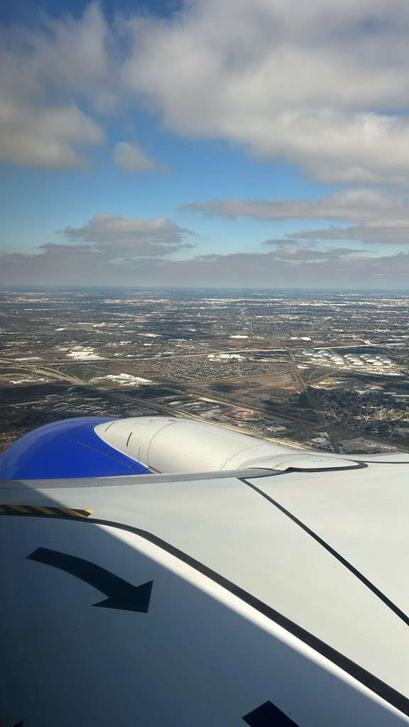 tommie_d1's tweet photo. It wasn’t as bad as I expected. Smooth boarding process. Still no overhead space or not by people’s seats. I guess that is just #flying now a days @southwest https://t.co/bIEVmYQbMV