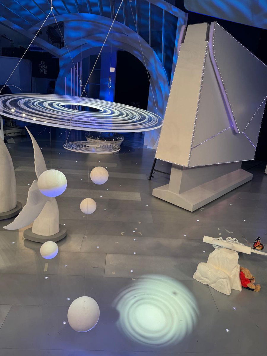 daqstudio's tweet photo. Studi Titanus-Elios in Roma
C'è Posta per Te 2026 ed. 29
Ideazione scene: DangeloQuerzola -DAQstudio di Lucia D'Angelo e Cristina Querzola
Conduzione:Maria De Filippi
Produzione:Fascino pgt
Regia:Paolo Carcano 
Dop:Marco Vignanelli 
#DAQStudio #CePostaperTe #BACKSTAGE #peopleshow https://t.co/PKPz8cA7Lk