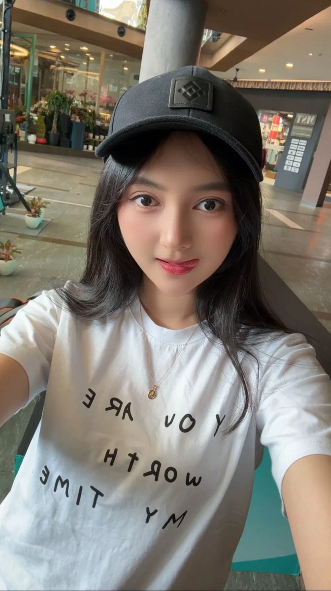 cairanlove's tweet photo. 4nna cute 😋 https://t.co/mezO4LFSW4