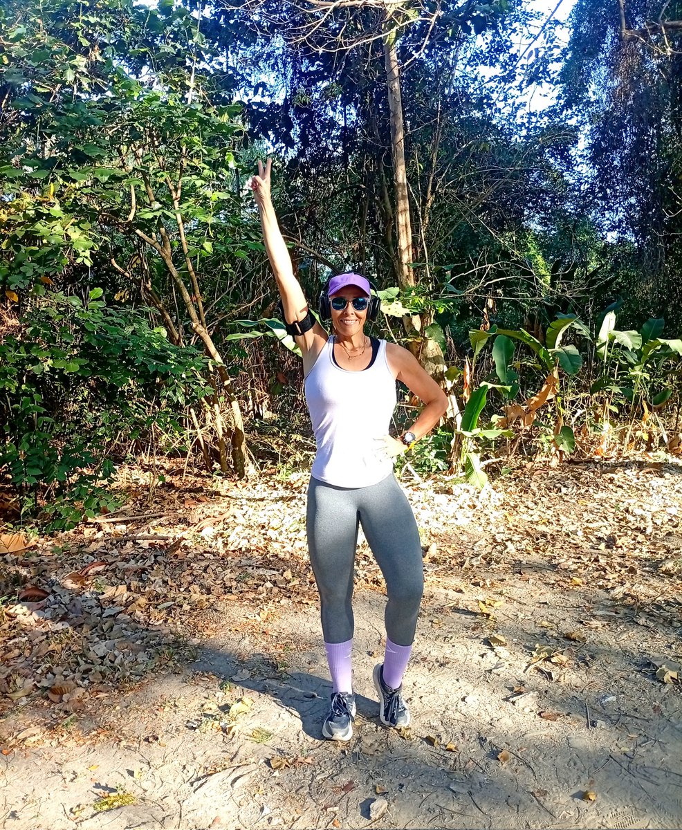 Daniellex1012's tweet photo. Un cuerpo se construye, no se compra. #disciplina #domingo #salud #fitness #hibrida 🙏🏻 ☀️ 🏋🏼♀️ 🏃🏼♀️ 🔥 https://t.co/E1VmeQmqZG