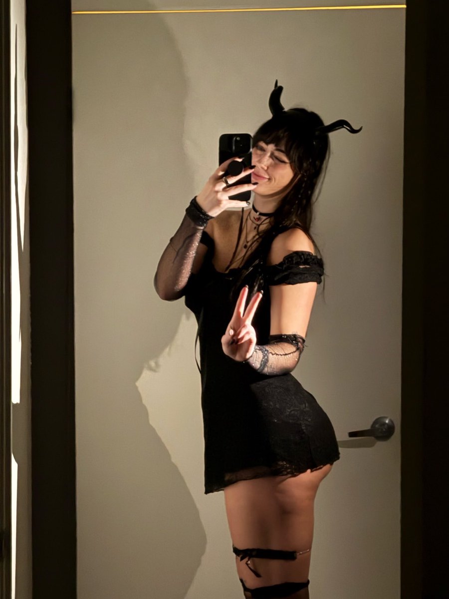 Lily alcott private tweet media