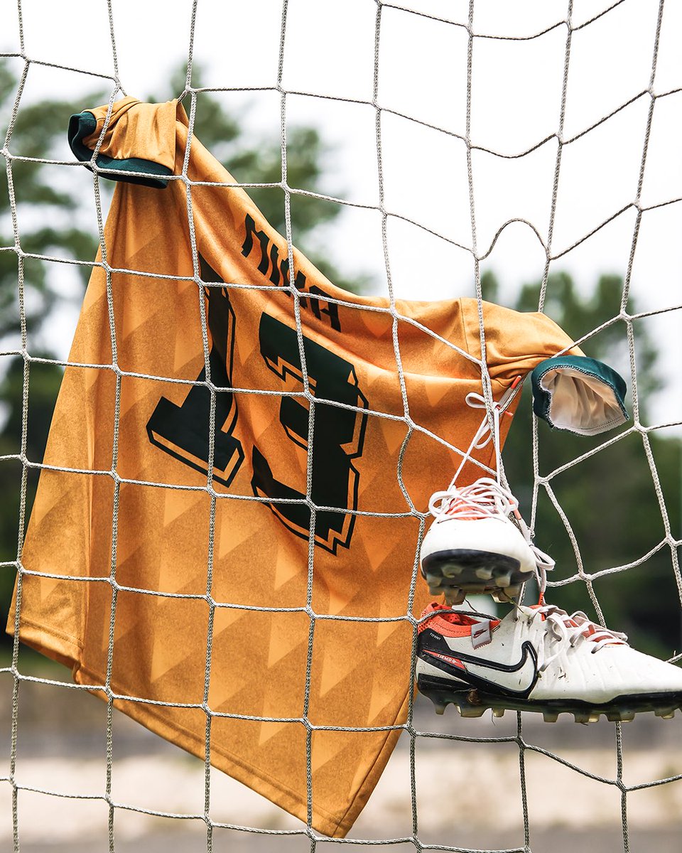 lecafcoficial's tweet photo. Mister Mika assinalou hoje o 13º jogo no comando técnico do Leça Futebol Clube. 

Um número que fala por si ⚽️💚

Em 13 jogos, o técnico segue invicto, tendo conquistado 9 vitórias e 4 empates.

Seguimos juntos com Raça, Amor e Paixão! https://t.co/vkJCYV4Rww