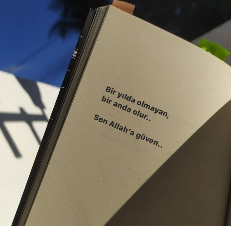 birteraphy's tweet photo. Bir yılda olmayan, bir anda olur. Sen Allah'a güven. https://t.co/nN7IJIavaw