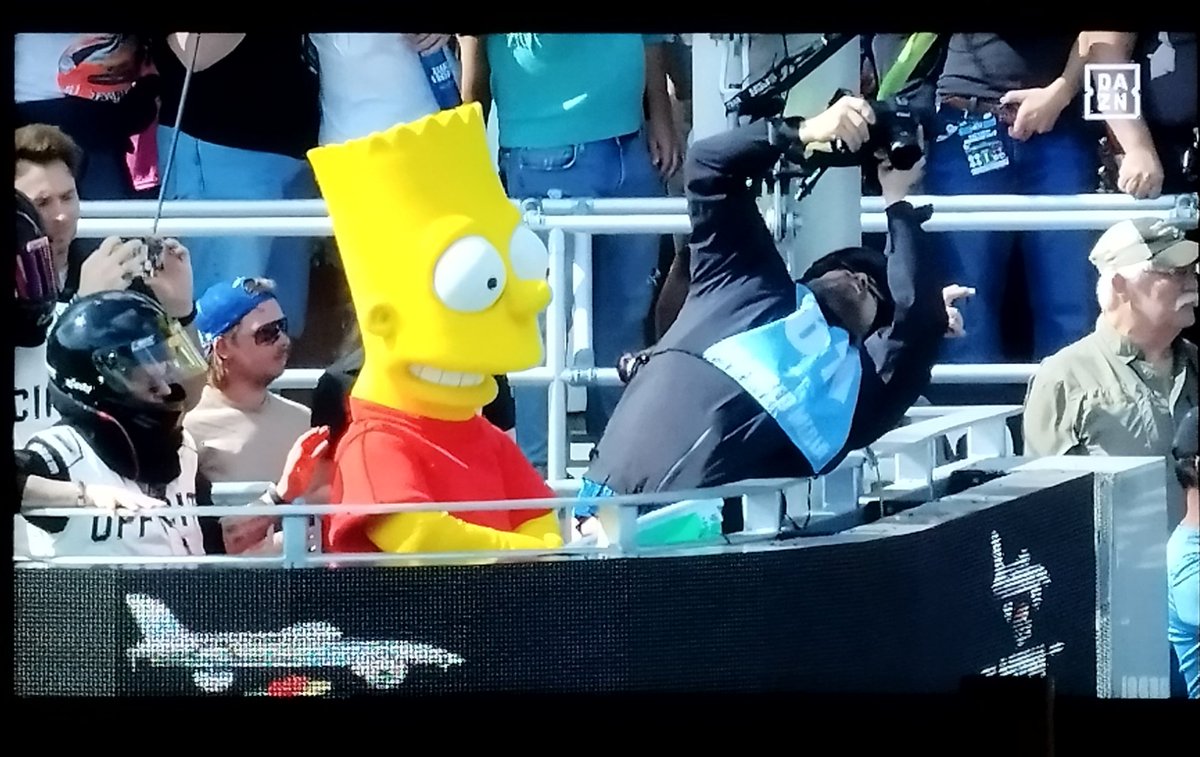 Brutal. Bart Simpon dando la salida de #daytona500 en #NASCARenDAZN