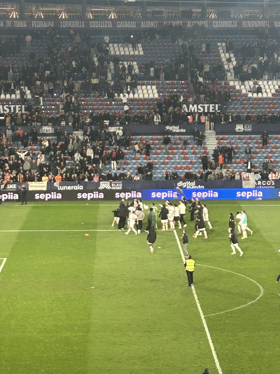 Álex Domínguez tweet media