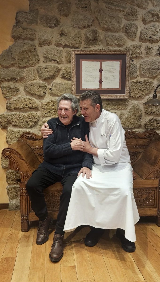 “Vive en la carretera”
Así es el Maestro Miguel Rios, vive sin parar, pero haciendo escalas q nos encantan. 
Mil gracias querido amigo, siempre es un lujo tenerte en casa y disfrutar d un buen rato entre platos, vinos y la sabiduría q cosecha tu mejor Rock &amp; Roll.
<a href="/ElErmitanoRte/">EL ERMITAÑO</a>