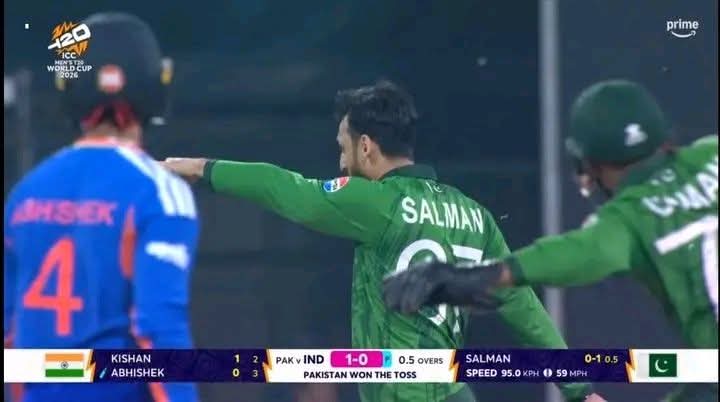 MSHAOOR's tweet photo. Mohammed Amir Statement True 🔥👑
Abisheak Sharma Gone On Duck 
Once Slooger Always Slooger 😂

#INDvsPAK
#T20WorldCup
#PAKvIND https://t.co/ZDXP1fNBg9