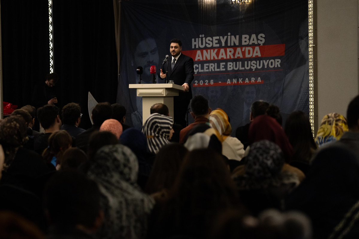 Ankara’da gençlerle bir araya geldik. Gençlerin söz sahibi olduğu bir Türkiye mümkün yeter ki birlikte konuşmaya ve üretmeye devam edelim. İstikbâl biziz, biz geleceğiz.