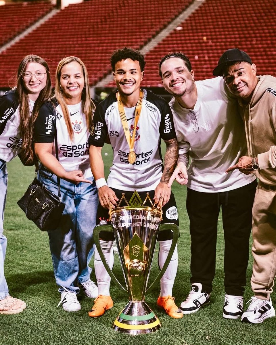 ⚫⚪ Recém chegado no timão, Kaio César completa mais um ano de vida. 

Parabéns, Kaio! 🎉🥳