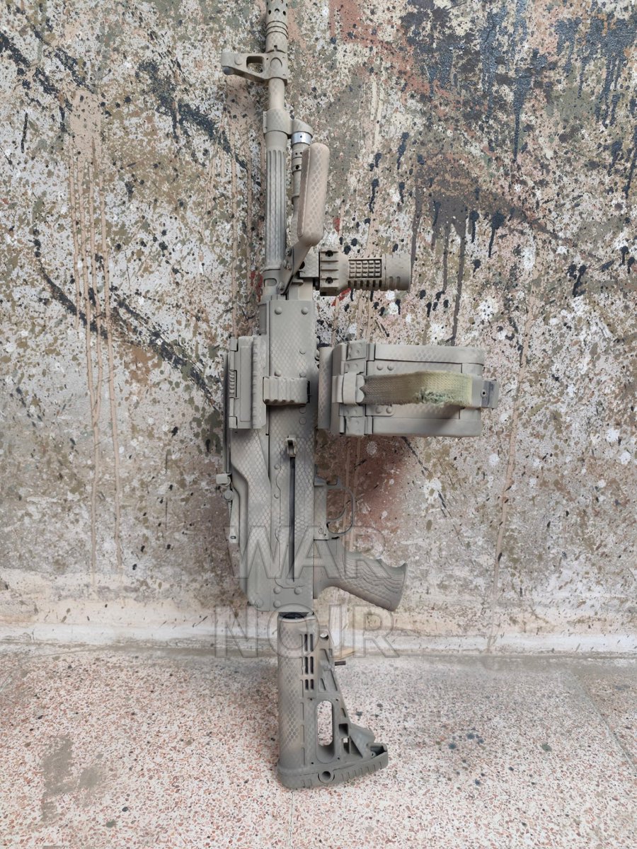 war_noir's tweet image. #Syria 🇸🇾: A customized “Tactical”  general-purpose machine gun belonging to a member of Syrian Army (former #HTS) in #Idlib.

The fighter is showing a #Bulgaria-made 🇧🇬 Arsenal MG-1M  machine gun with cut-down (chopped) barrel, custom paint-job and new furnitures.