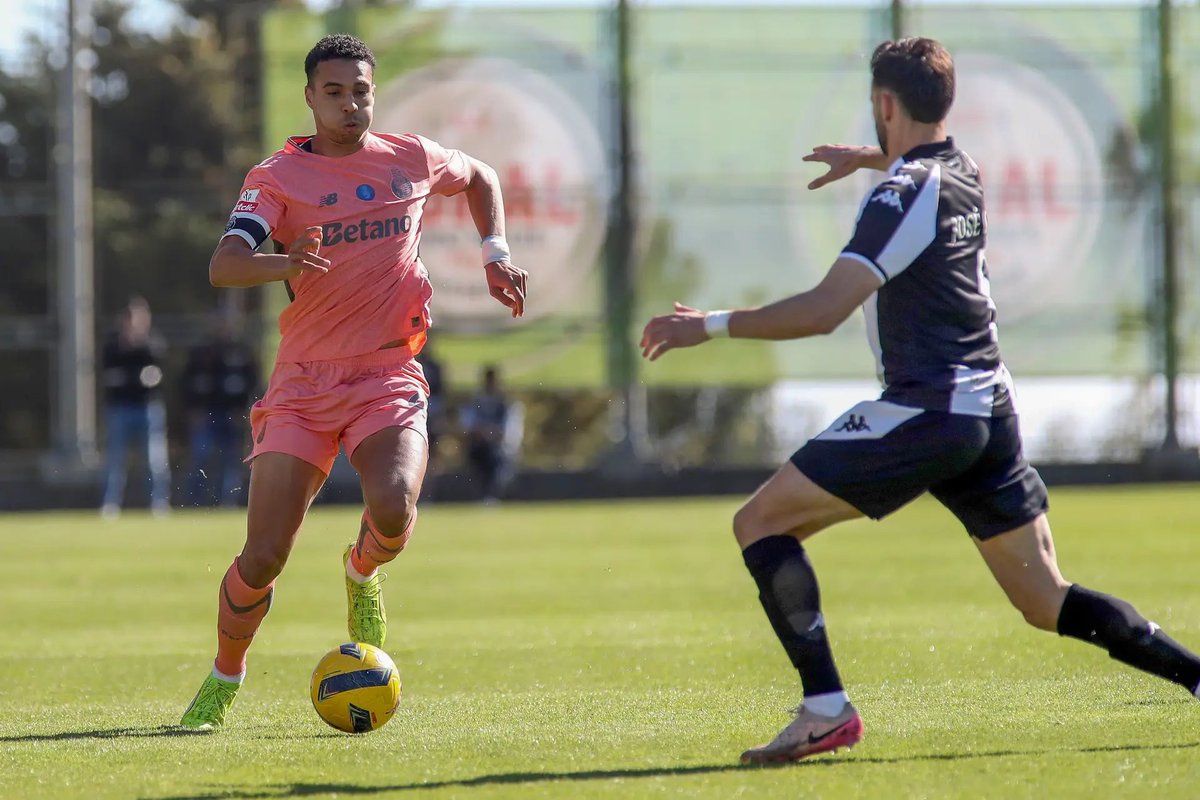 Sobre o jogo de hoje frente ao Nacional:

• Muito pouca capacidade ofensiva, praticamente sem oportunidades. O golo acaba por surgir sem termos feito muito por ele e depois controlamos o jogo ao estilo habitual.

• Muitos bons índices de Oskar, que foi o único no ataque a