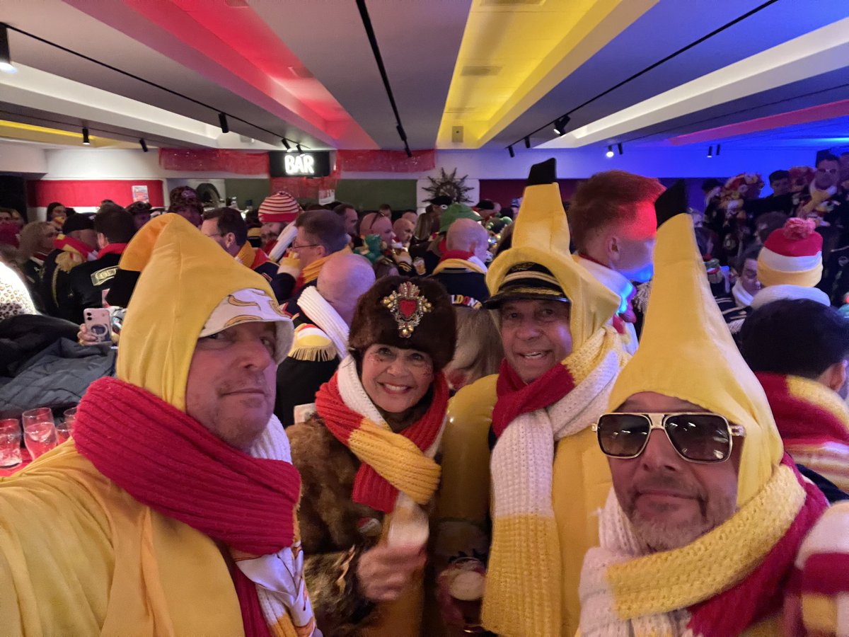 Bananen gesignaleerd in het zomerpaleis 

#oeteldonk #bananenpak