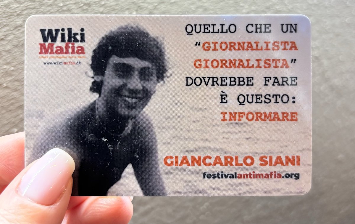florindambrogio's tweet photo. Fu uno sguardo alla propria ragazza a far scattare la #violenza e furia omicida di un giovane di 17 anni, l’assassino di Francesco Estatico, il 18enne morto la domenica del 15 febbraio 2004 fuori da uno degli chalet di #Mergellina.

Dalla parte giusta🖤

#wikimafia
#giustizia https://t.co/wVaPgQdcG9
