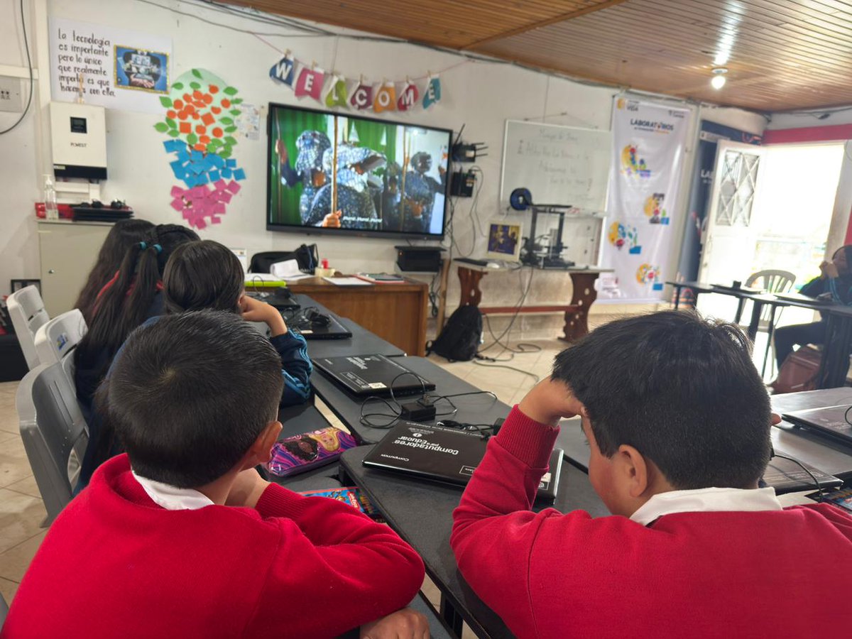 Edilma_Galvis's tweet photo. 📍#BienestarBoyacá | A través del #SNBF nos desplazamos a diferentes centros educativos del departamento para realizar jornadas de sensibilización sobre el reclutamiento forzado, ¡Alto ahí! los niños, niñas y adolescentes, No van a la Guerra. https://t.co/L63Jshzi9i
